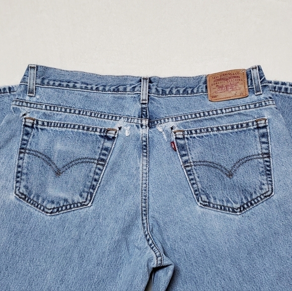 Vintage Retro Y2K Levi's 550 Relaxed Fit Husky Cut Light Wash Distressed Jeans - Picture 7 of 12